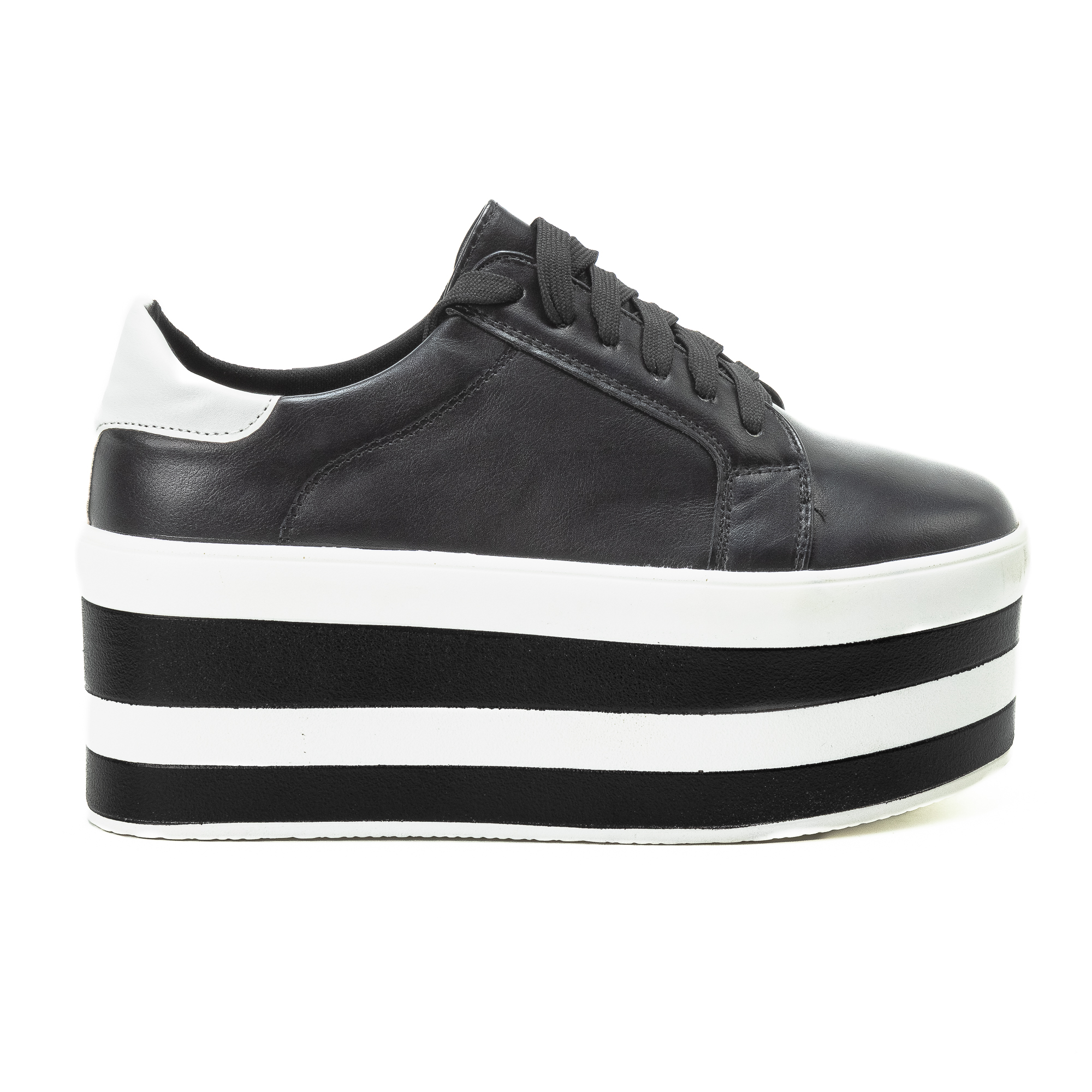 Γυναικεία μαύρα sneakers με ασπρόμαυρη πλατφόρμα