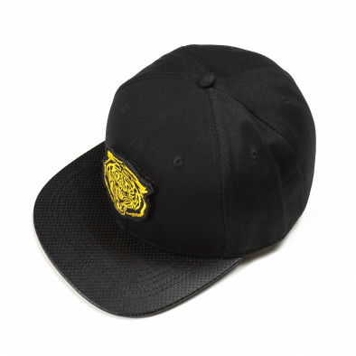 Черна шапка с права козирка и жълта щампа it290818-6 2