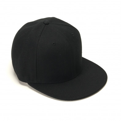 Черна шапка с права козирка изчистен модел it090217-12 2