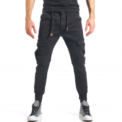 Мъжки черен карго панталон с контрастни ленти it290118-9 2