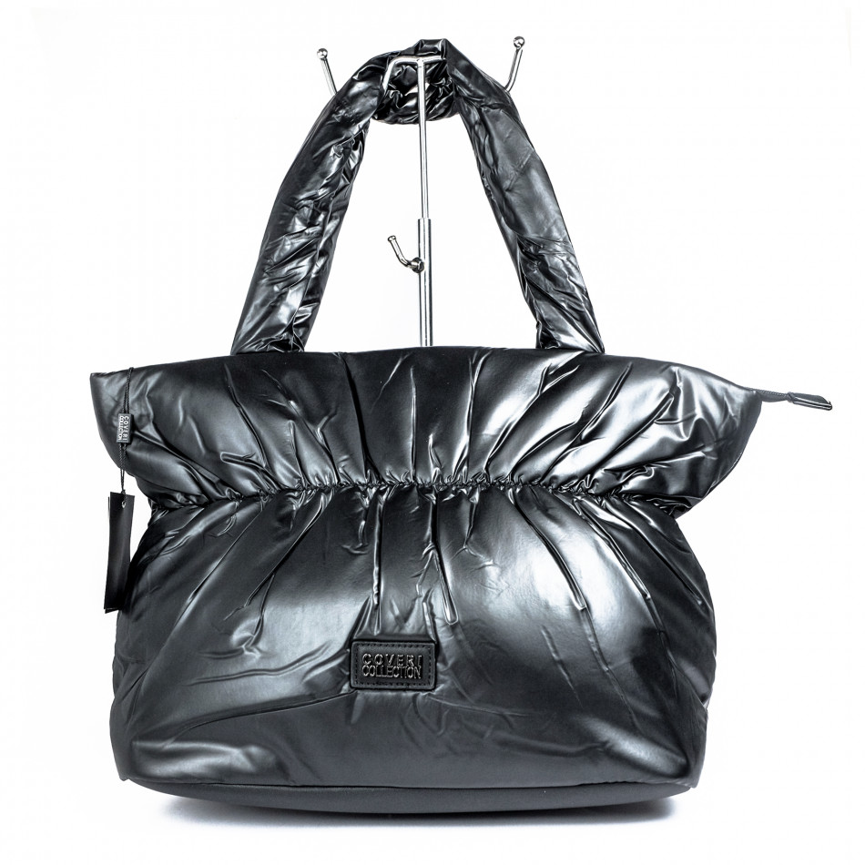 Дамска черна чанта тип пухенка с набор il071022-24