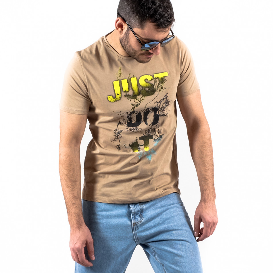 Мъжка бежова тениска колоритен принт tr250322-46