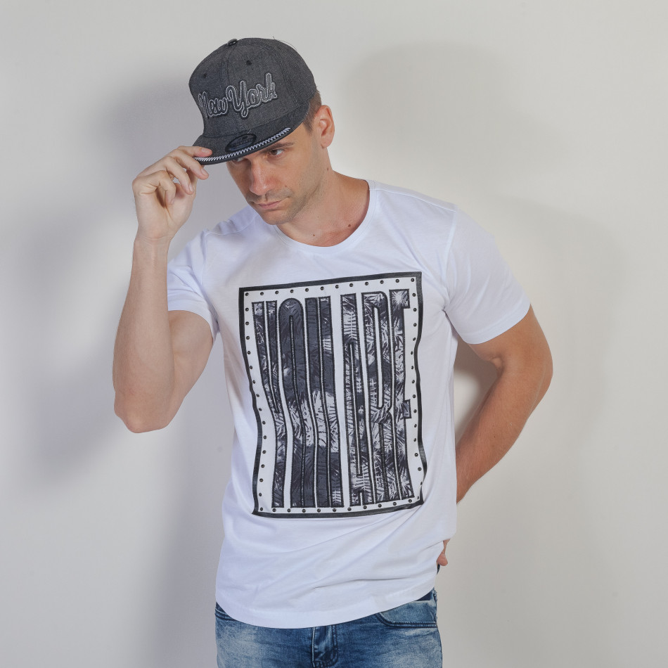 Бяла мъжка тениска с флорален надпис и капси tsf250518-1