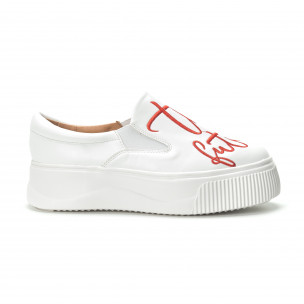 Slip-on бели дамски кецове с червен надпис - FASHIONMIX.BG Slip-on бели дамски кецове с червен надпис