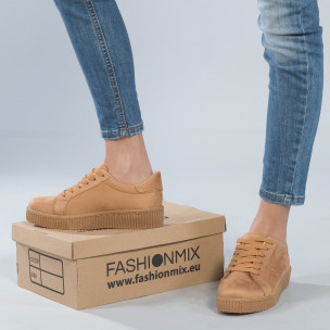 Велурени дамски кецове в цвят камел - FASHIONMIX.BG Велурени дамски кецове в цвят камел