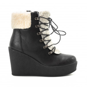 Черни дамски боти с платформа и трекинг дизайн - FASHIONMIX.BG Черни дамски боти с платформа и трекинг дизайн