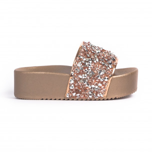 Дамски чехли на платформа златисти пайети - FASHIONMIX.BG Дамски чехли на платформа златисти пайети