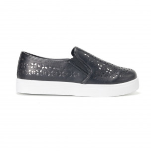 Дамски перфорирани slip-on кецове в черно - FASHIONMIX.BG Дамски перфорирани slip-on кецове в черно