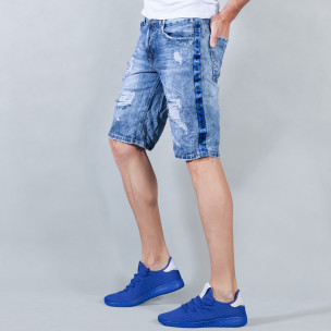 Мъжки сини къси дънки с кантове на звезди и скъсвания - FASHIONMIX.BG Мъжки сини къси дънки с кантове на звезди и скъсвания