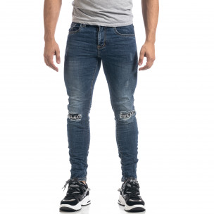 Мъжки сини дънки с кръпки Black-White Slim fit - FASHIONMIX.BG Мъжки сини дънки с кръпки Black-White Slim fit