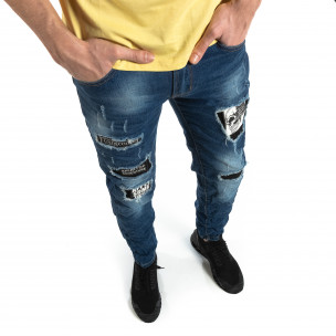 Намачкани сини дънки с принт кръпки - FASHIONMIX.BG Намачкани сини дънки с принт кръпки