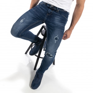 Мъжки сини дънки с ефектни кръпки Slim fit - FASHIONMIX.BG Мъжки сини дънки с ефектни кръпки Slim fit