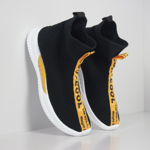 Мъжки slip-on маратонки чорап с жълти надписи в черно - FASHIONMIX.BG Мъжки slip-on маратонки чорап с жълти надписи в черно