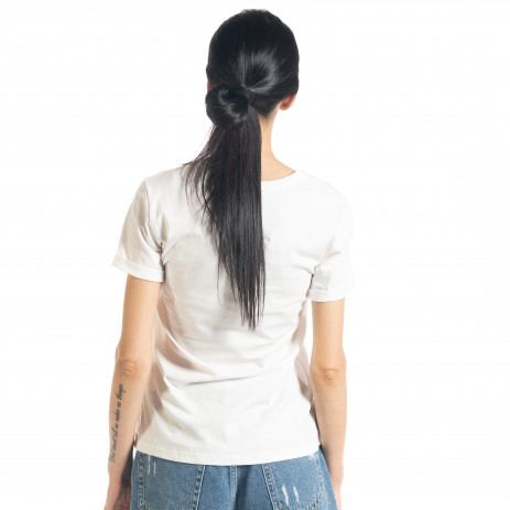 Дамска бяла тениска с апликация 2