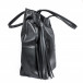 Дамска шагренирана черна чанта с пискюл il071022-14 4