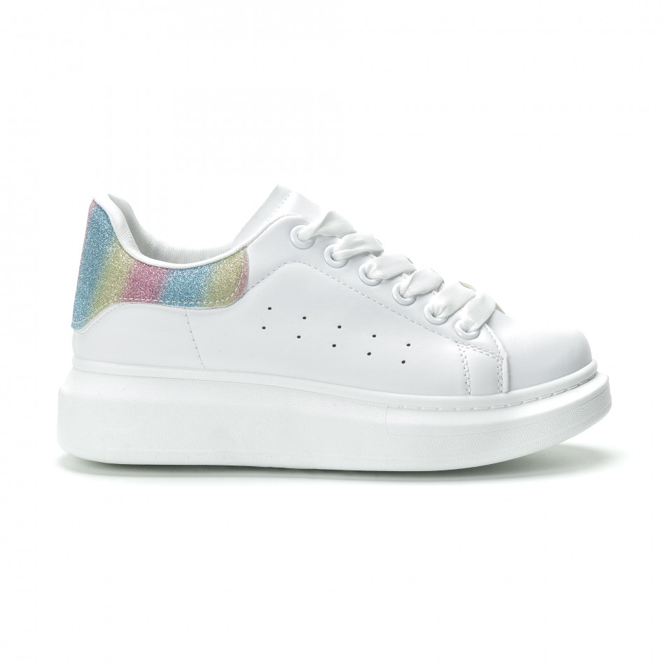 Γυναικεία λευκά sneakers με πολύχρωμη λεπτομέρεια