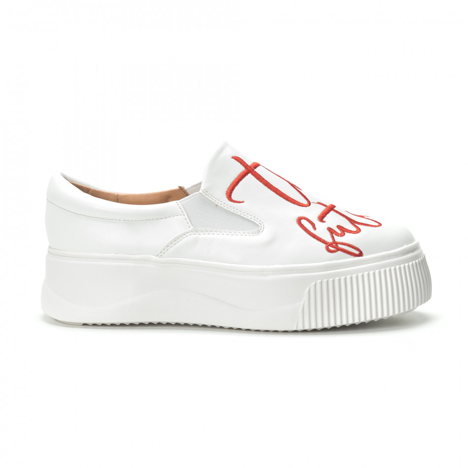 Slip- on γυναικεία λευκά sneakers με κόκκινη επιγραφή