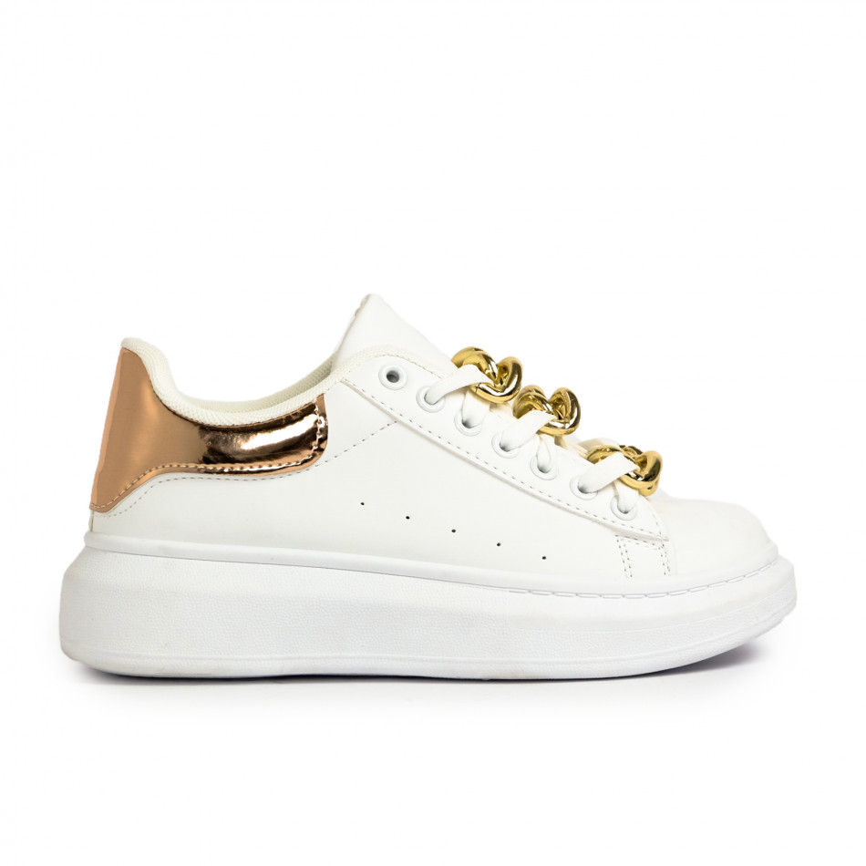 Γυναικεία λευκά sneakers με διακοσμητική αλυσίδα