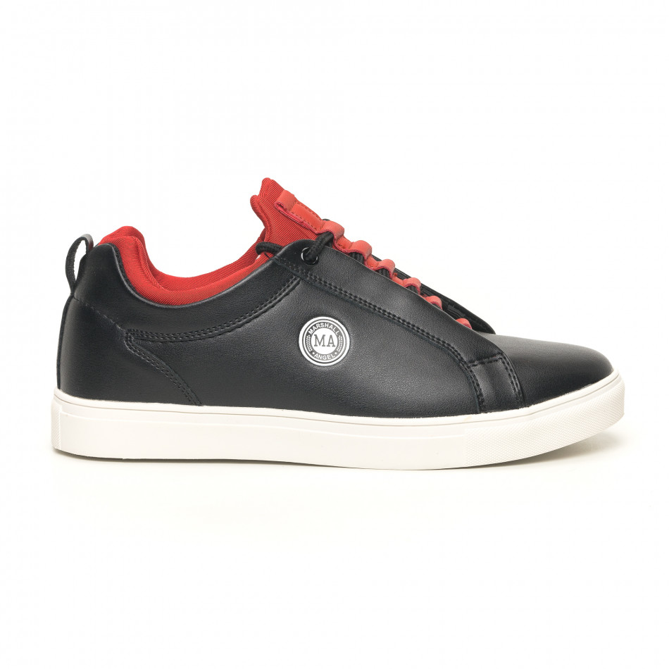 Ανδρικά μαύρα sneakers με κόκκινη λεπτομέρεια